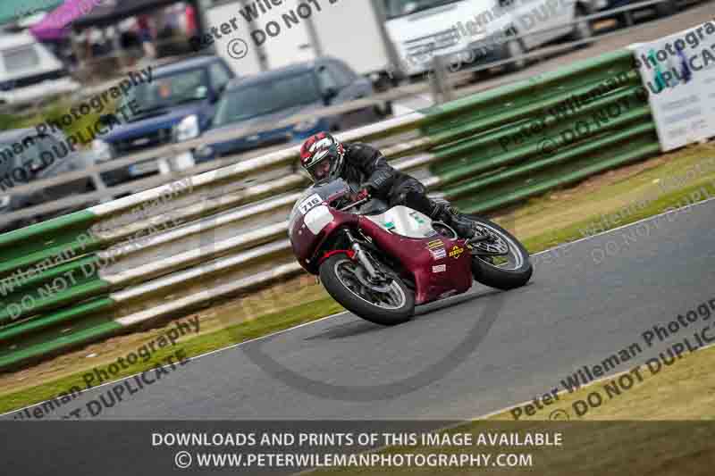 Vintage motorcycle club;eventdigitalimages;mallory park;mallory park trackday photographs;no limits trackdays;peter wileman photography;trackday digital images;trackday photos;vmcc festival 1000 bikes photographs